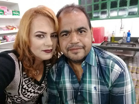 Milena Alves Pereira, aniversariante de amanhã com o esposo Wesley de Sousa Pereira. Os dois são donos do Gordo’s pizzaria