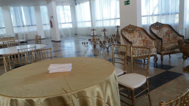 Decoração começou a ser montada na quinta-feira