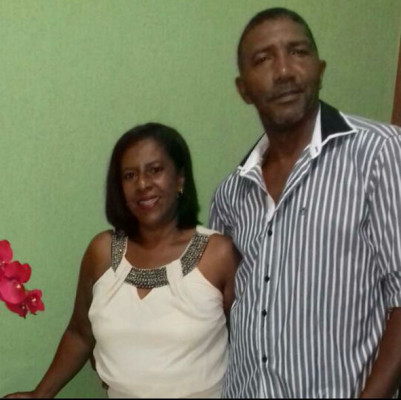 Aparecida de Fátima Felix, aniversariante de hoje, com o esposo Paulo 