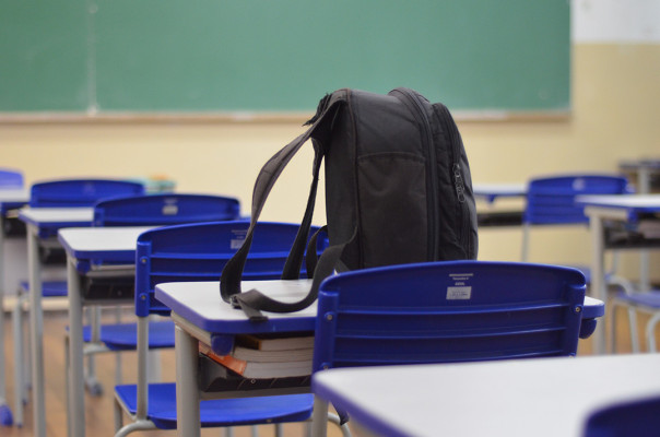 “A escola só fica completa quando você faz parte dela” – slogan da campanha VEM