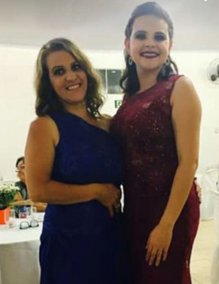 Lucimar Caetano, aniversariante do dia 6, ao lado da filha  Beatriz 