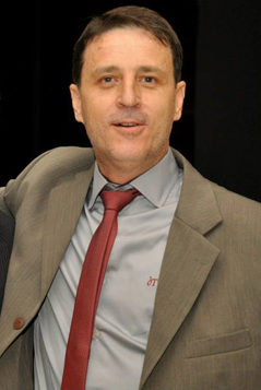 Osvando Filho, professor, torcedor do Vasco da Gama Vasco 2x1 Chapecoense Bahia 2x0 Coritiba  Palmeiras 2x2 Santos Botafogo 2x2 Vitória Grêmio 1x2 Fluminense São Paulo 1x1 Sport Avaí 3x1 Atlético GO Cruzeiro 3x2 Corinthians Atlético PR 2x1 Atlético MG Ponte Preta 1x2 Flamengo 