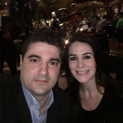 Mariana Menezes Rios aniversariante do dia 11 ao lado do esposo Daniel Violantti 