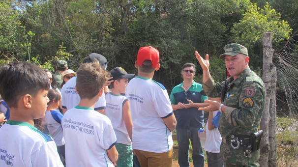Crianças conheceram o projeto de Área de Soltura de Animais Silvestres coordenado por Bruno Brandão Neto