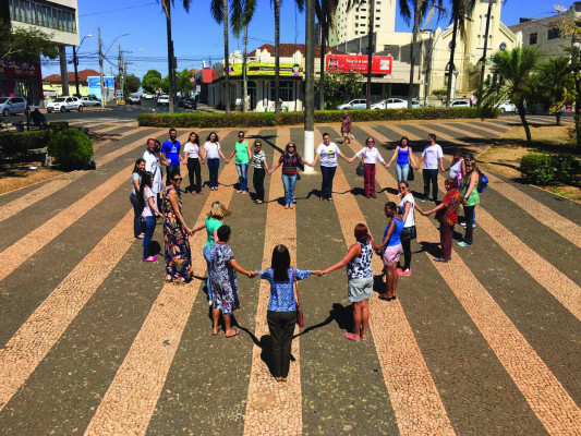 Equipes da Saúde Mental participam de abraço simbólico