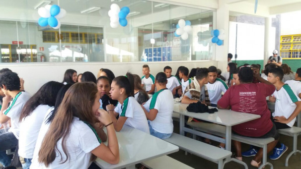 Alunos de escola pública participam de oficina de mecânica