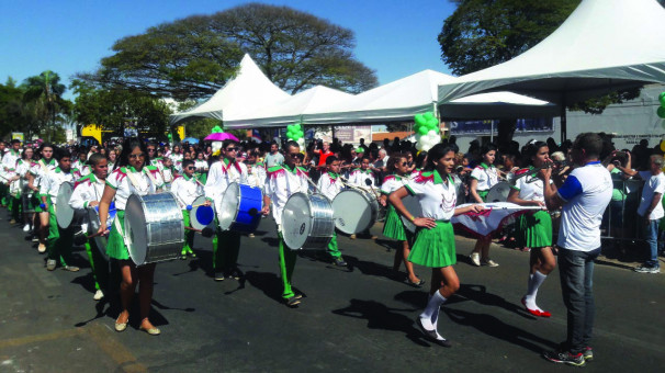 Fanfarras se apresentam nesta manhã