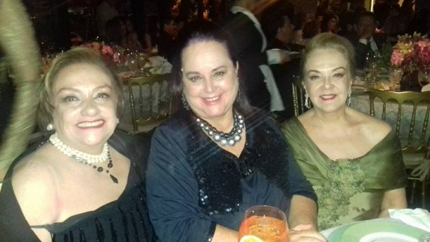 Marise Borela centralizada por Consuelo e Walkíria