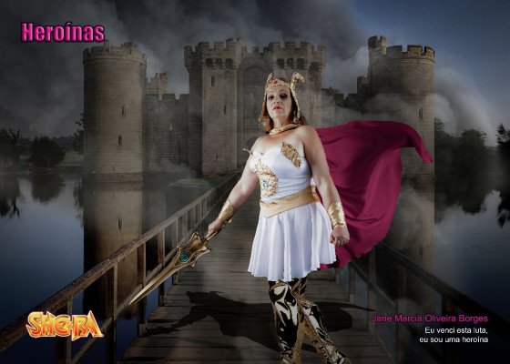 Detalhes em rosa nas fantasias simbolizam a luta contra o câncer de mama