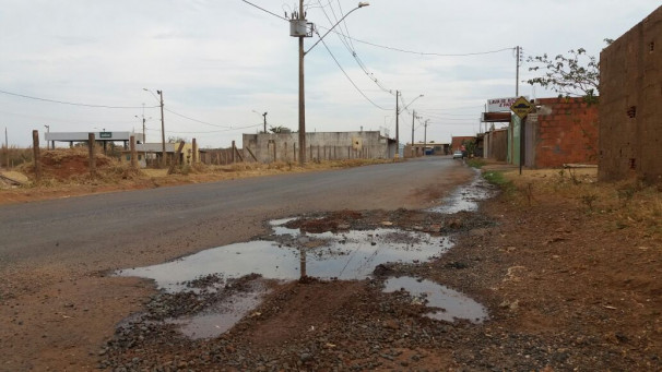 Apesar de bem conservada, rua Elvira Cascão precisa de alguns reparos