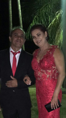 Antônio Andrade Silva, aniversariante de hoje, ao lado da esposa Simone Silva