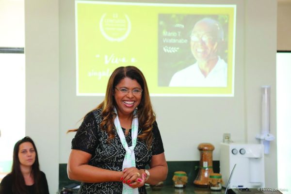 Superintendente da Coocacer anuncia os finalistas do concurso (CRÉDITO/ HENRIQUE VIEIRA)