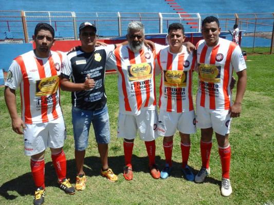 Dodô, técnico Neto, Clerinho, Ronaldo Arrocha e Pablo Arrocha, do Paraíso