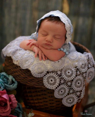 Quem chegou ao mundo no último dia 26 de setembro e hoje é destaque na Acesso Restrito é a linda Ana Beatriz Arantes da Cunha Tomaz. Olha que fofura! Deixo aqui os parabéns aos familiares e as pais Bianca Arantes e Jonathas Tomaz por esta linda.