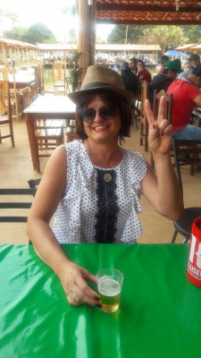 Ana Cristina Fernandes Rodrigues comemorou aniversário nessa quarta-feira e ganhou até festa surpresa no departamento onde trabalha. Deixo aqui os parabéns pelo dia e o desejo de muito sucesso e saúde.