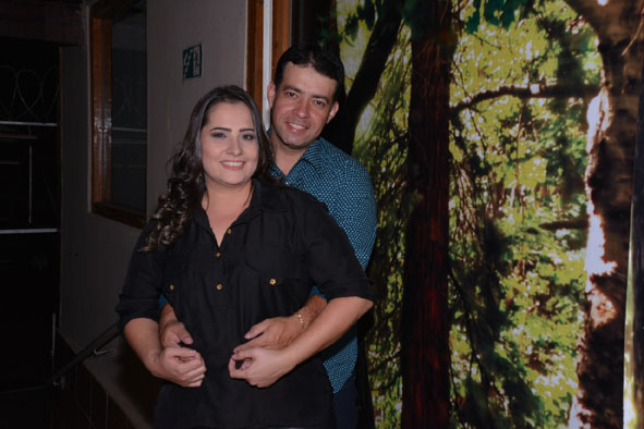 Com direito a festa surpresa arquitetada pelo maridão Evaldo Souto, empresária Vaneska Esteves Souto brindou mais um aniversário em grande estilo. Parabéns!