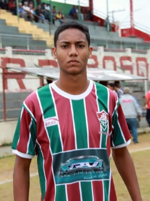 Atacante Henrique Neguinho, do ARAFLU ** Enivaldo Silva