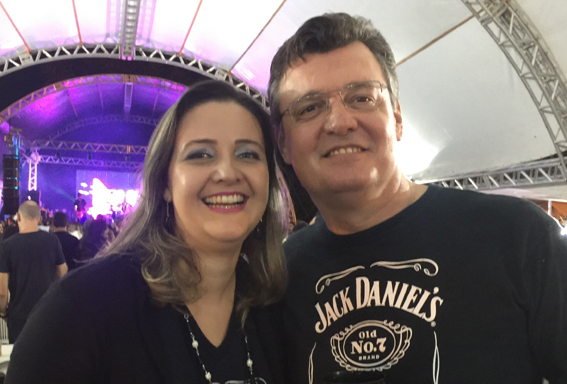 Patrícia Hathenher da Silva, aniversariante do dia 5 ao lado do esposo Bruno Brandão