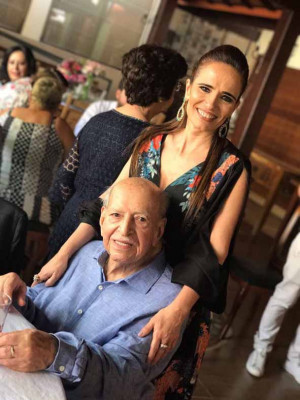 Socialite Cristiane Rodrigues comemoram os 88 anos de vida do pai Osmar Rodrigues Júnior 