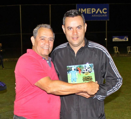 José Júnior ganhou o troféu como melhor técnico