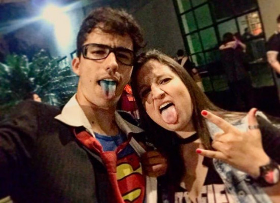 Comemoração em dose dupla! O boleiro, Victor Hugo Naves Penna, comemora mais um aniversário nesta sexta-feira, dia 3 e Maria Clara Aldridge festejou a chegada de mais um ano na quarta-feira, dia 1º. Deixamos aqui os parabéns a esses primos gente boa!