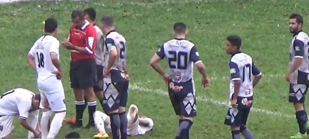 Lance da falta que terminou no terceiro gol do Atlético ** Gazeta do Triângulo 