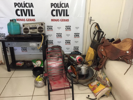 Materiais recuperados no trabalho dos investigadores