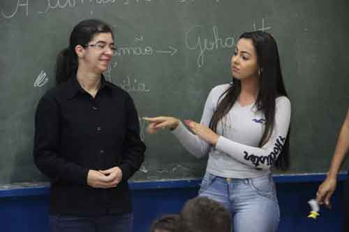 Projeto ‘Libras na Escola’ promove inclusão e interação na comunidade escolar