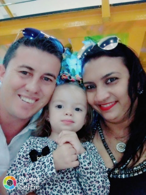 Lucimar Pinheiro Assunção aniversariante do dia 13 com a esposa Danielly André Silva e a filhinha Sophia André Pinheiro 