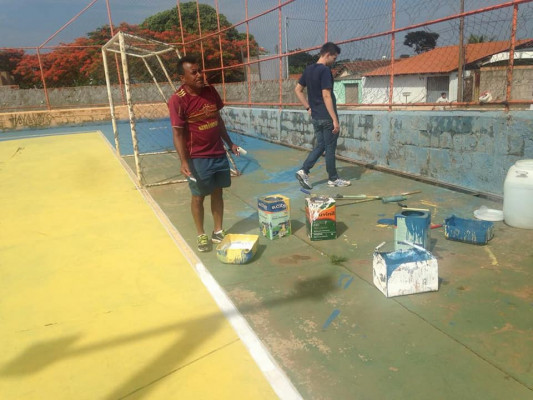 A quadra do bairro Gutierrez foi pintada e restaurada