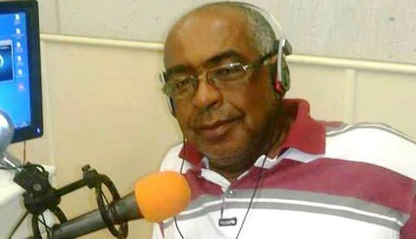 Walmir Brasileiro, radialista, torcedor do Corinthians Botafogo 1 x 1 Atlético/PR Corinthians 2 x 0 Avaí Atlético/GO 2 x 1 Sport Grêmio 1 x 1 Vitória Palmeiras 2 x 2 Flamengo Vasco 1 x 0 São Paulo Bahia 1 x 1 Atlético Mineiro Cruzeiro 2 x 0 Fluminense Coritiba 1 x 0 Ponte Preta Chapecoense 1 x 1 Santos 