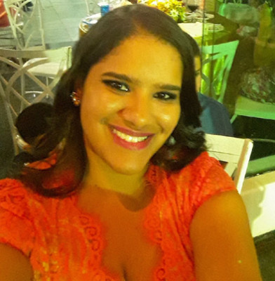 “Concordo com o uso da verba de iluminação para a recuperação das ruas. Do que adianta uma cidade linda e iluminada se ela está esburacada e com algumas ruas interditadas? As chuvas dos últimos dias têm causado muitos estragos e é mais necessário acudir a população. A cidade fica linda iluminada, mas agora temos outras prioridades” - Ana Carolina Monteiro, farmacêutica  