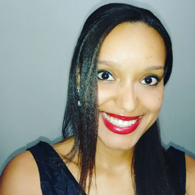 “Concordo que o ideal no momento é reparar as vias; os buracos estão cada vez maiores. Mas, se a gente for pensar, isso foi um pretexto para não falar a verdade para a população: não tem verba para nada. Todo ano chove nesta época e tem que fazer a recuperação das vias, e também, todo fim de ano se espera que haja uma licitação para a iluminação de Natal” - Ariane Novato, assistente em administração 