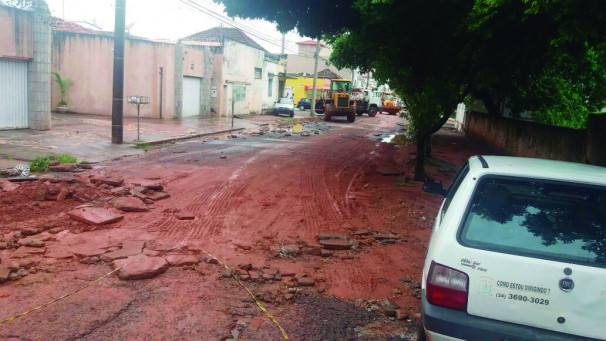 Secretaria de Serviços Urbanos trabalha na limpeza da cidade