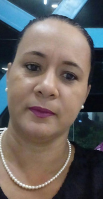 “É muito importante uma atitude como essa. Cuidar dos danos estruturais é mais prudente do que colocar os enfeites natalinos; inclusive, outros municípios estão agindo da mesma maneira” - Débora Andrade, diretora escolar