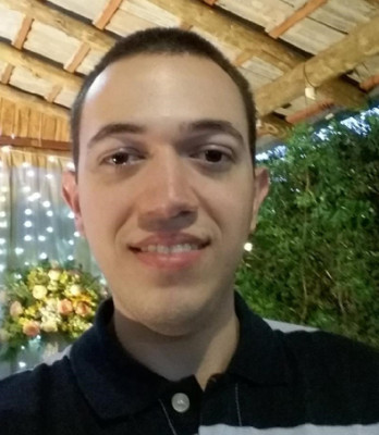 “Se não tiverem uma verba específica para consertar os estragos feitos pela chuva, acho certo usarem a verba de Natal; desde que arrumem mesmo e prestem conta do dinheiro usado. Porque o que vemos são ruas esburacas, esgotos que não comportam as chuvas e ruas desniveladas. Se forem consertar isso de verdade e rápido, sem desvio de verba para terceiros, acho certo usarem o dinheiro da decoração natalina. Caso contrário, é melhor investir na decoração” - Lucas Viso, estudante 