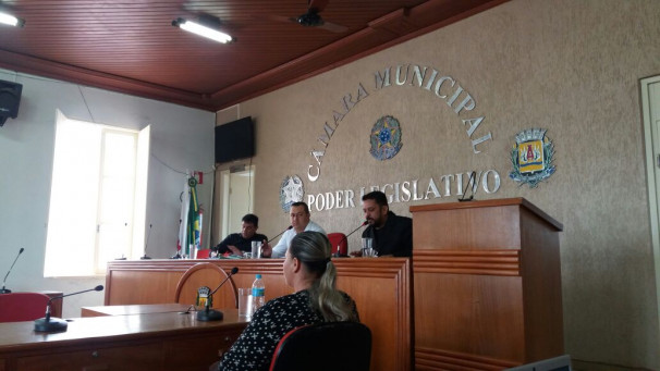 Advogados de defesa dos investigados acompanham audiência