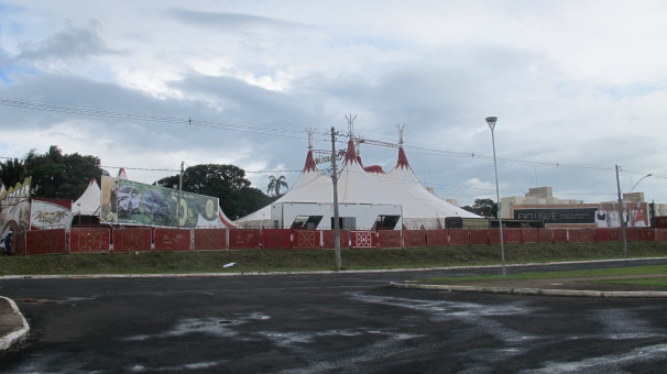 Circo está montado na avenida Coronel Teodolino Pereira de Araújo 