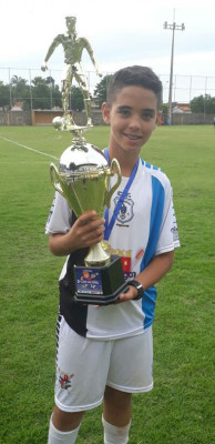 Caio Lucas, filho de Zilá e do zagueiro Adalbertinho, um dos destaques da competição ** Divulgação 