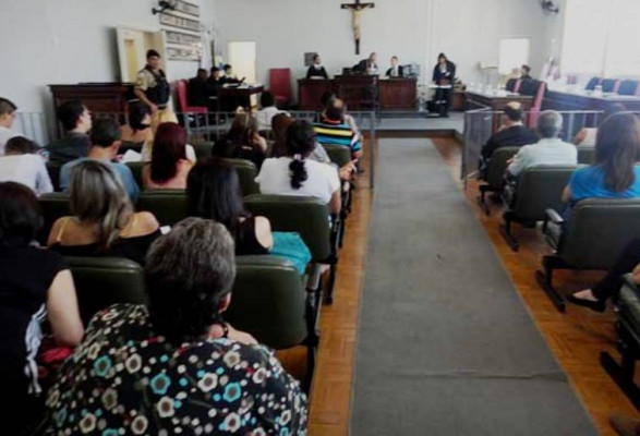Há quatro anos, sessão de julgamento foi iniciada, mas adiada pouco depois a pedido da defesa ** Arquivo 