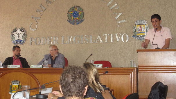 Presidente da Auti durante participação no Legislativo 