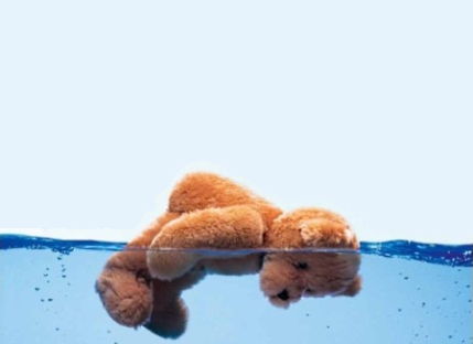 Lei municipal exige no mínimo um guarda-vidas no clube, aumentando este número em mais um para cada mil associados