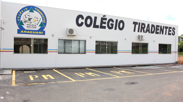 Colégio está instalado nas antigas dependências do 4º Pel. MAT no bairro Santa Helena