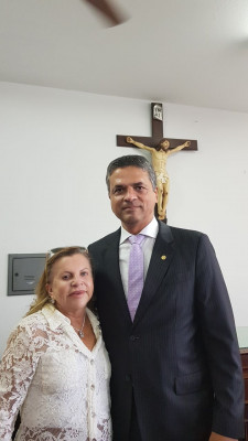 Feliz encontro revendo o ilustre amigo , lembrando  fatos da passagem  do – na época – Juiz Carlos Henrique  - e Lídia  Maria  em Araguari.