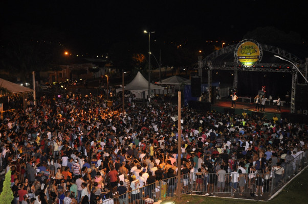A folia atraiu milhares de pessoas de Araguari e de cidades vizinhas