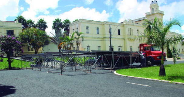 Os shows acontecem em frente ao Palácio dos Ferroviários a partir das 20 horas