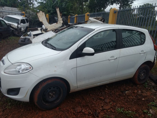 Fiat/Palio foi levado ao pátio da PRF ** PRF 