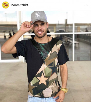 Fevereiro quase no fim e vamos que vamos! A Acesso Restrito de hoje começa dando destaque ao post do cantor Jerry Smith que no look do dia vestiu uma camiseta Boom T-shirt da coleção de Júnior Rodrigues. A camiseta foi entregue ao músico no nosso ‘país’ Araguari. #BoomProMundo