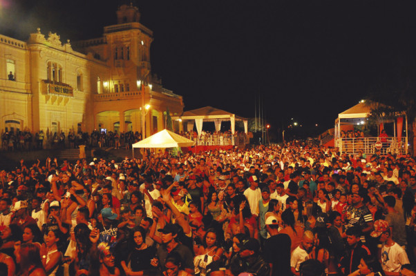 Cerca de 35.000 pessoas passaram pelo Carnaval Araguari