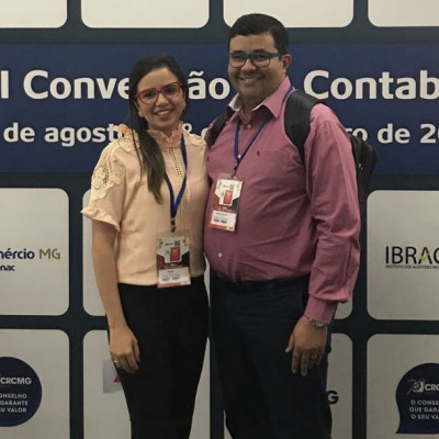 Lauriana Caetano Ferreira, aniversariante de hoje, com o esposo Rodrigo Almeida Rodrigues 